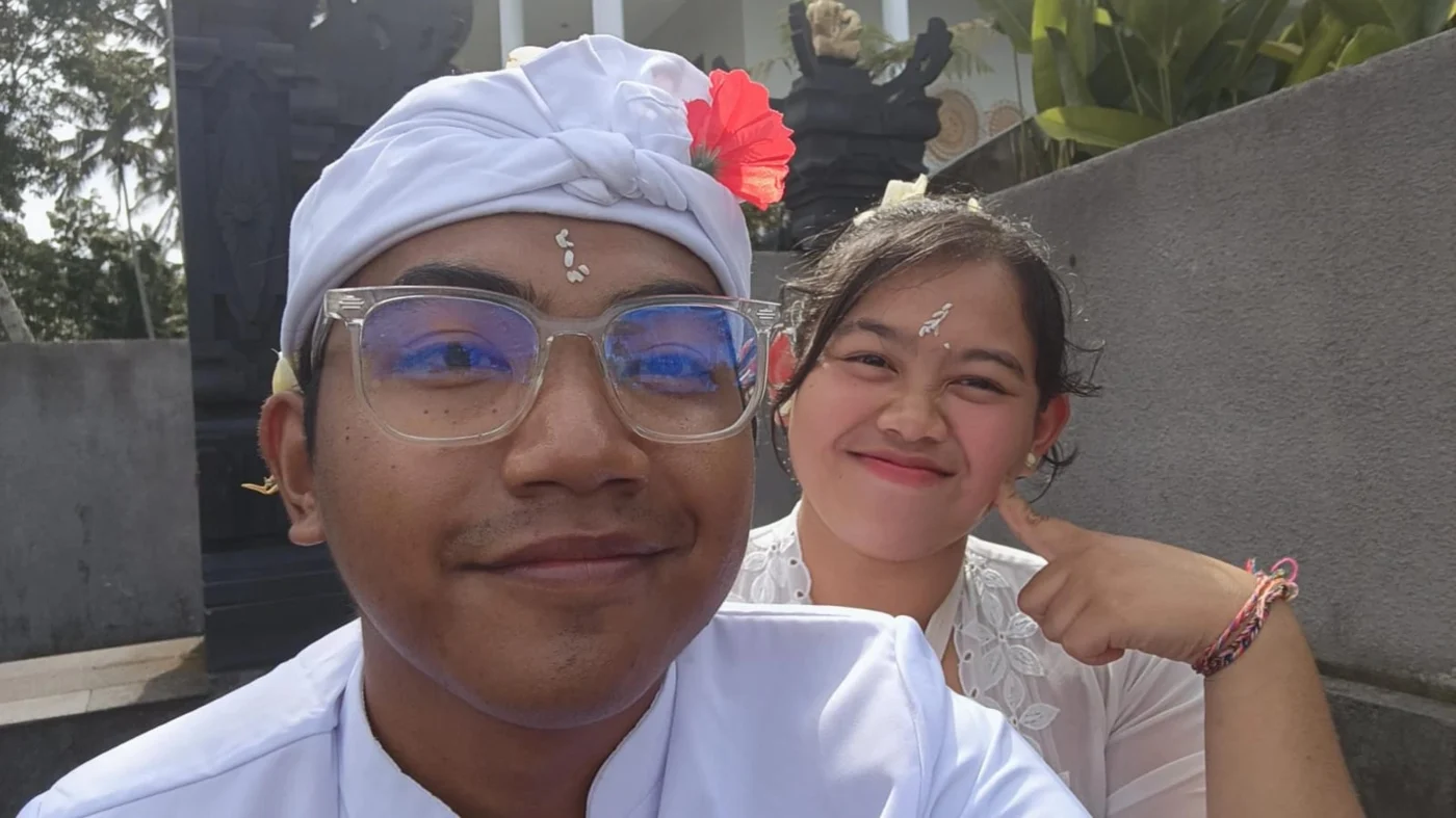 Coco dan Oki keluar bersama